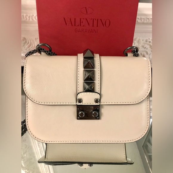 Authentic Valentino Garavani Glam Lock Small Studded Leather Shoulder Bag Cream - Picture 2 of 9